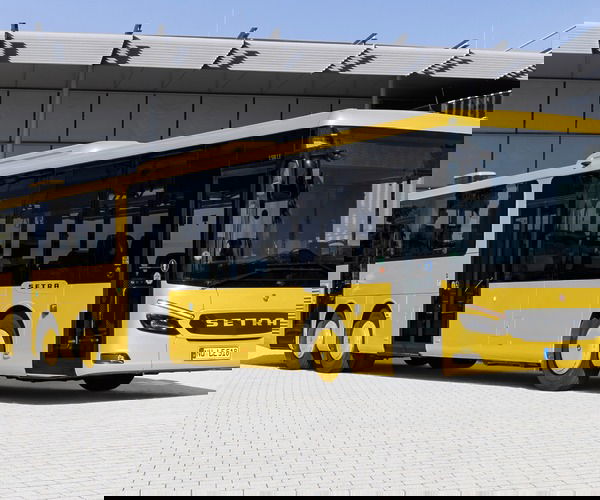 Háromtengelyes változattal egészült ki a Setra új MultiClass családja