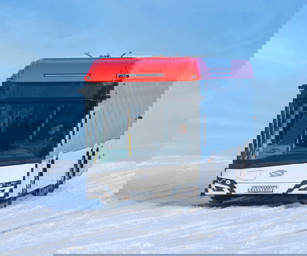 Ötvenöt háromtengelyes Solaris villanybuszt rendelt a svéd Nobina