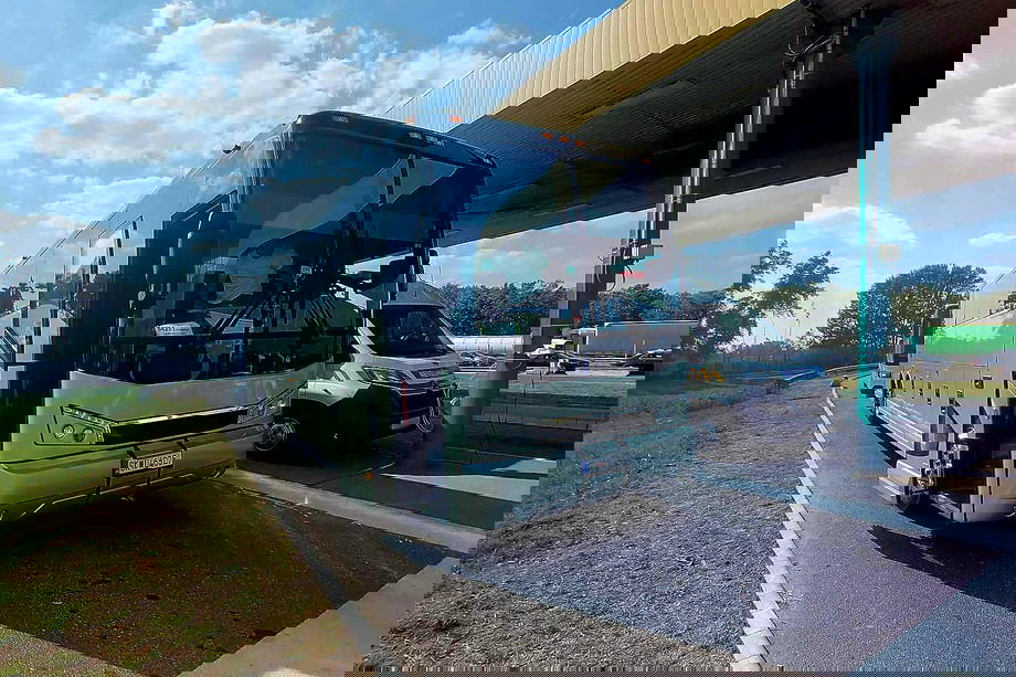 Amerikai piacos Van Hool turistabuszt kaptak lencsevégre Röszkén