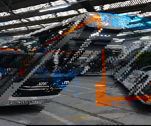 A Daimler Buses átadta az első sorozatgyártású üzemanyagcellás eCitarókat