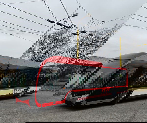 Megérkezett Eperjesre az első új SOR TNS 12 trolibusz