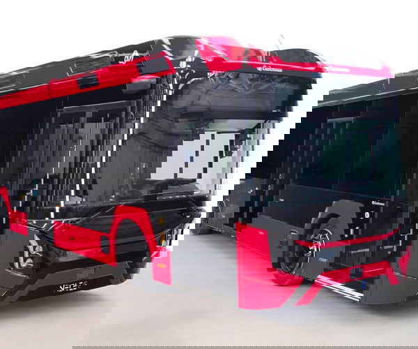 Ezentúl Scania helyett Volvo alvázon kínálja városi villanybuszát a Castrosua