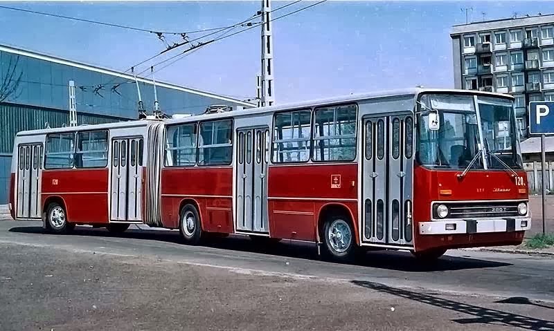Kilencven éves a budapesti trolibuszközlekedés - koszorúzással emlékezett a BKV 5 120 vReklam
