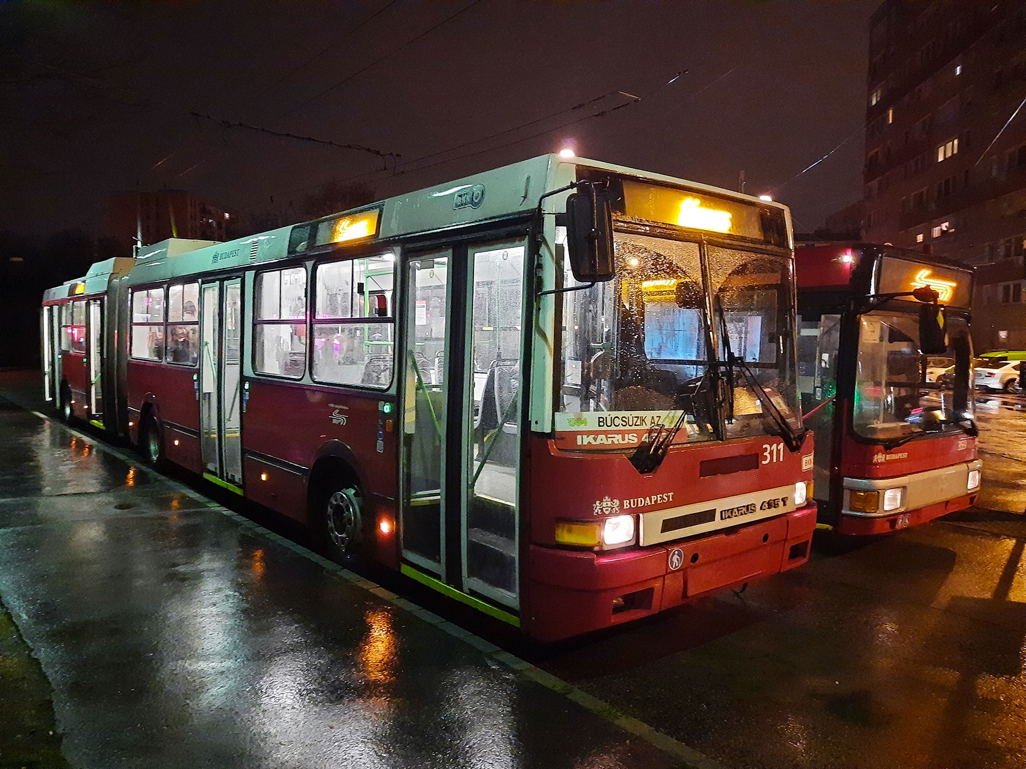 Kilencven éves a budapesti trolibuszközlekedés - koszorúzással emlékezett a BKV 6 20230310 215437b