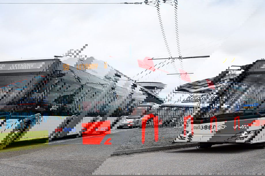 Már utasokkal próbáznak Prága duplacsuklós Solaris Trollinói