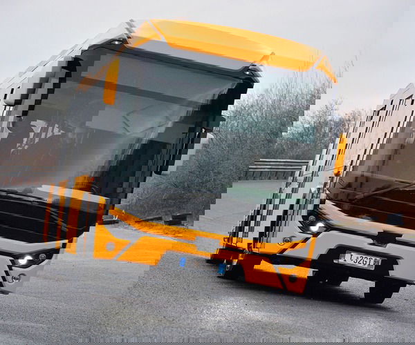 Elhagyta a gyárat a Credobus első villanybusza