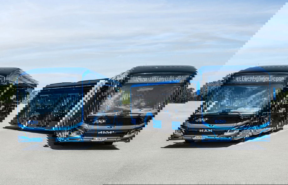 Újabb két villanybuszt szállíthat az MAN a veszprémi V-Busznak 1 P Bus EOT LionsCityE Family 04 1