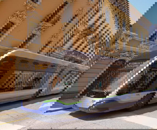 Elektromos lighTram 19 OPP csuklósokat szállít a Hess Luganóba