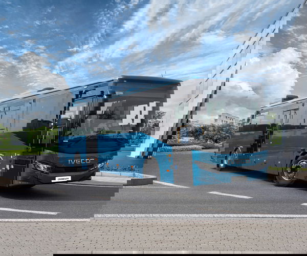 Lágyhibrid hajtást kap az Iveco Crossway normálpadlós változata