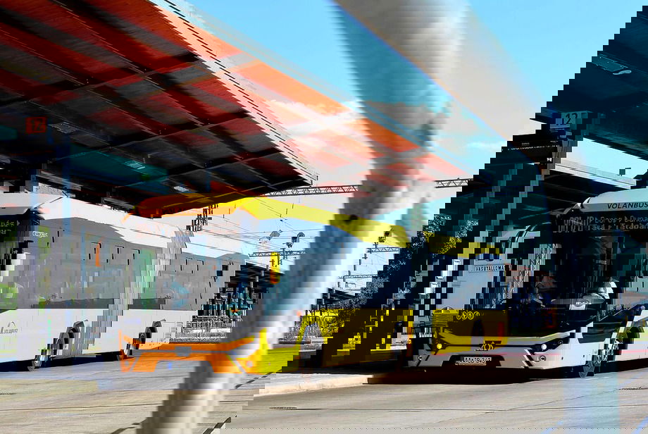 Több mint 5300 POS terminált szerez be a Volánbusz a fedélzeti kártyás fizetés megvalósításához