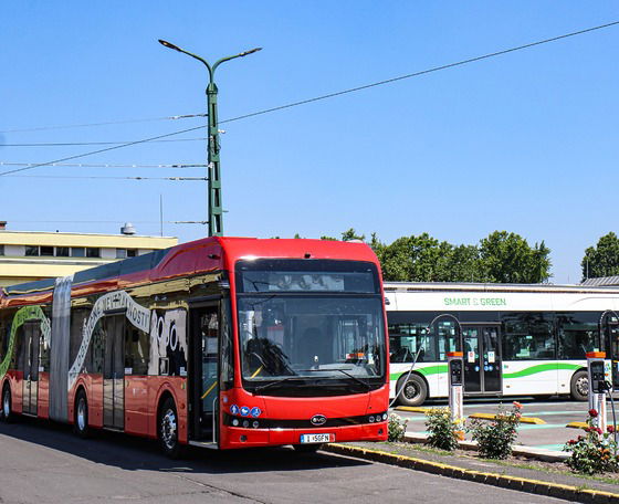 Miskolcon tesztelik az első Komáromban gyártott csuklós BYD-t