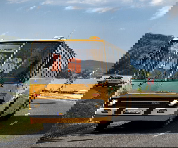 A Volánbusz nosztalgia Ikarus 266-osával indul a nyár Keszthelyen