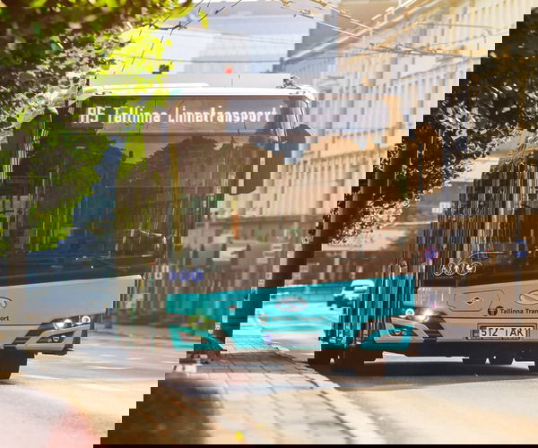 AI segítsegével szabadítanák fel a tallinni buszsávokat a szabálytalankodóktól
