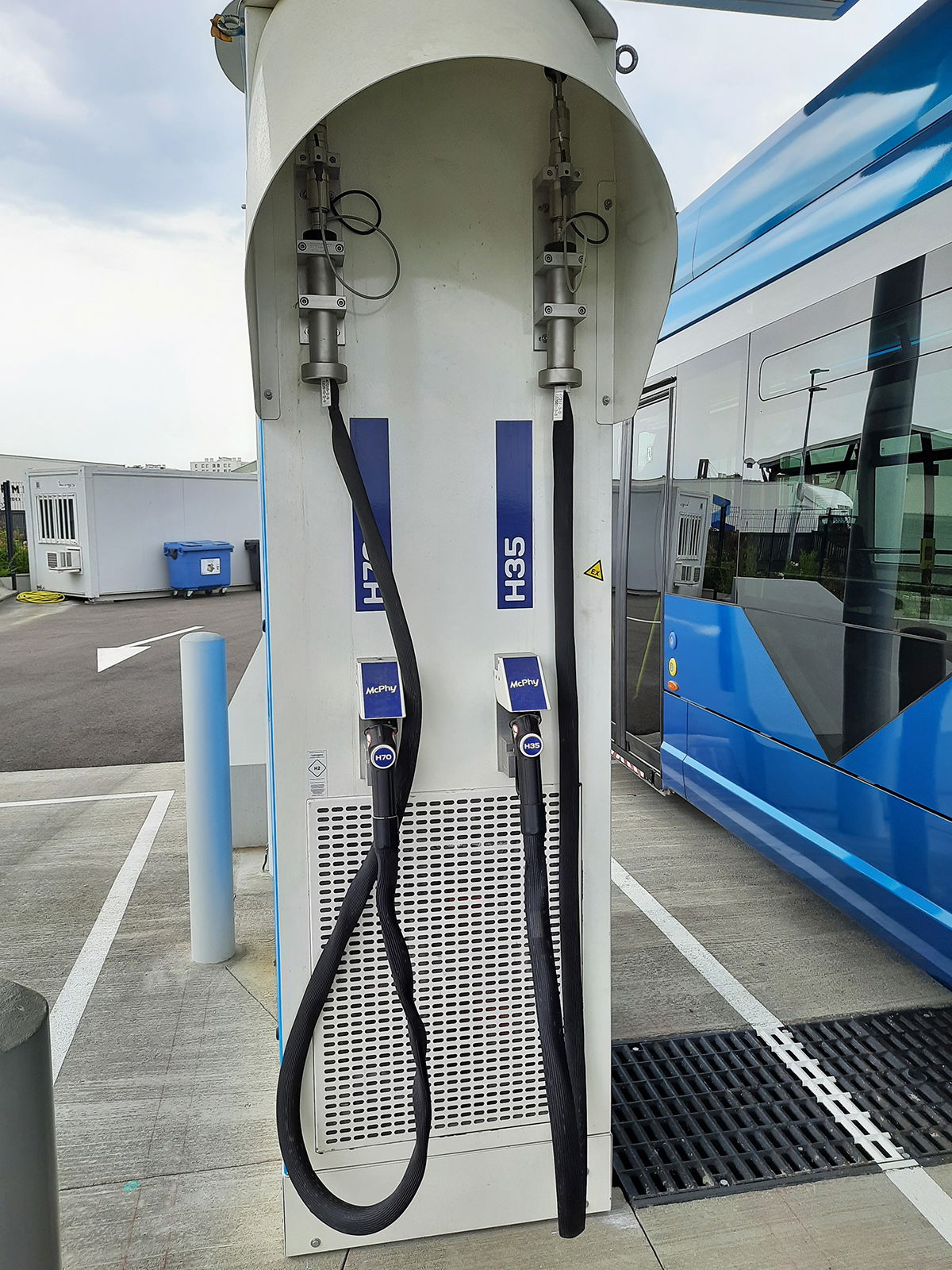 A hidrogénkút 350 és 700 bar töltőnyomás előállítására is képes