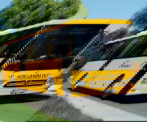 Ötvenkilenc normálpadlós intercity autóbusz beszerzését indította el a Volánbusz