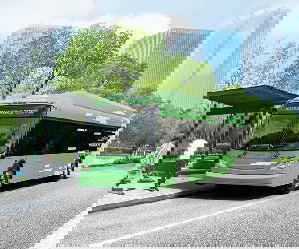 Új hajtásrendszert kapnak a New Flyer Xcelsior sorozat hibrid tagjai