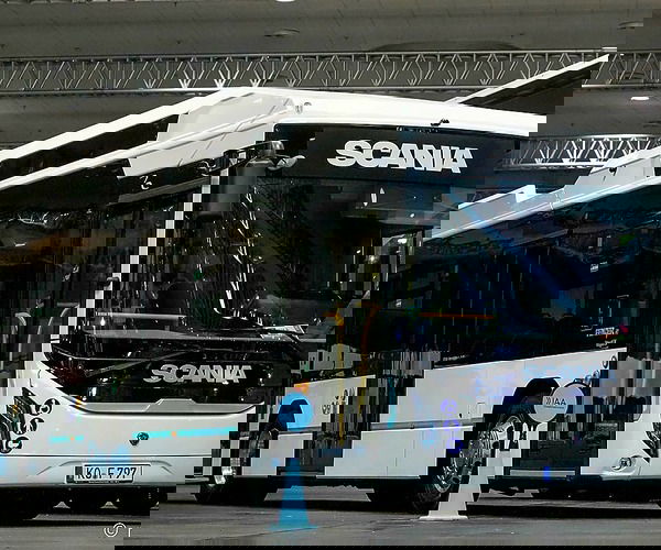 A Scania márkaneve alatt érkezik a kínai Higer villanybusza Európába