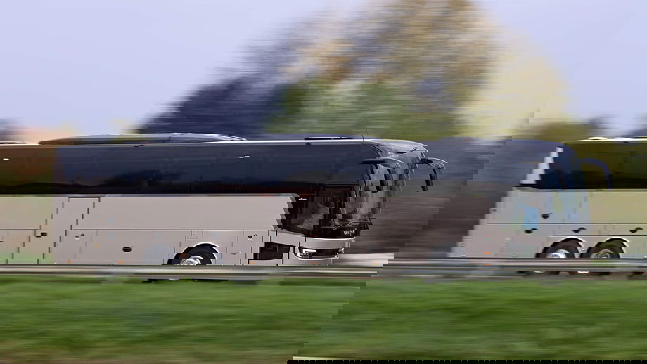 foto VanHoolT exterior driving2 min