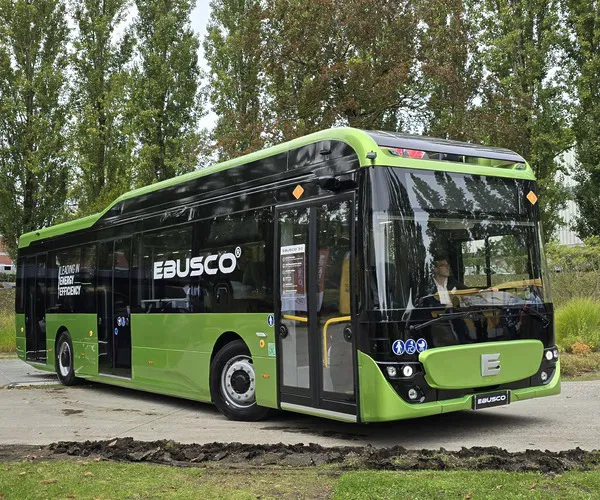 A Qbuzz lemondta megbízását és zároltatta az Ebusco számláit, válaszul a cég pert indított