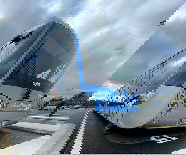 A Hess fejezi be a gyártósoron ragadt duplacsuklós Van Hool villanybuszokat