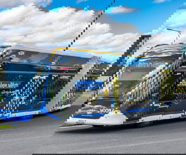 A duplacsuklós Hess villanybuszokkal indít metróbusz szolgáltatást az ausztrál Brisbane