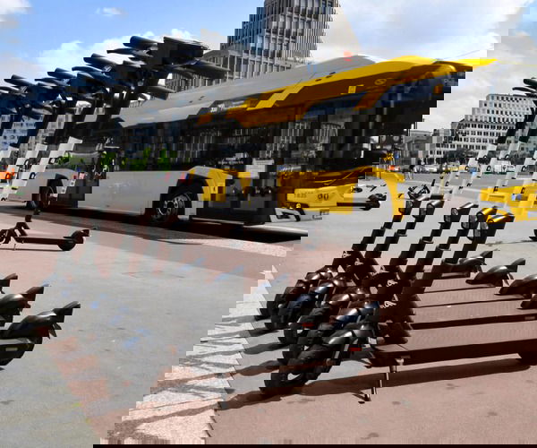 Egyre több európai város tiltja be az e-rollerek tömegközlekedési járműveken történő szállítását