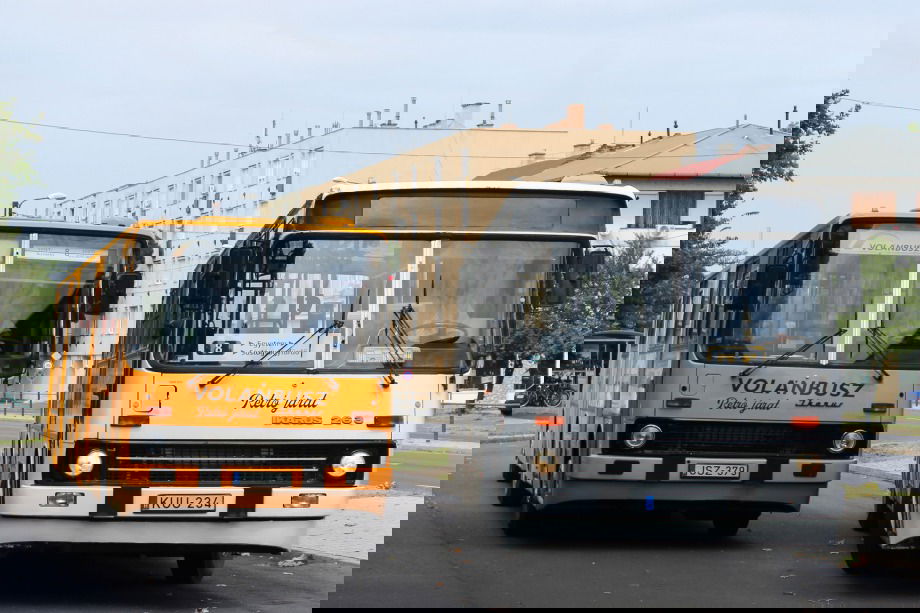 A Volánbusz Ikarus 263-as és Ikarus 280-as retróbuszaival indul a tél Nyíregyházán