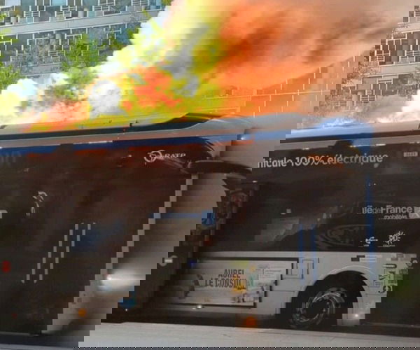 Cellazárlat okozta a párizsi villanybusz tüzeket