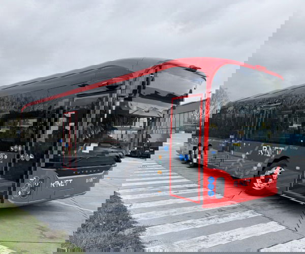 Megérkezett az első Yutong U15-ös villanybusz a Qbuzz flottájába