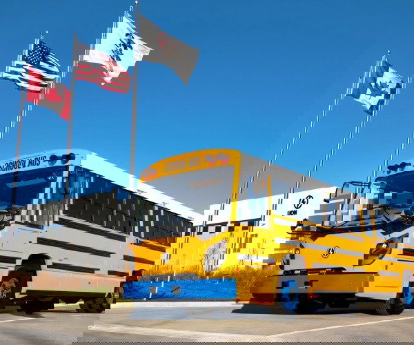 Felfüggeszti a buszgyártást jolieti üzemében a Lion Electric