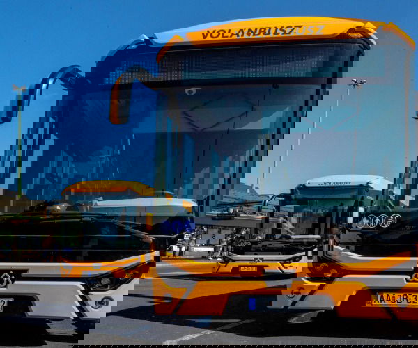 Ezer új Volán-buszt vásárolna jövő tavaszig az ÉKM