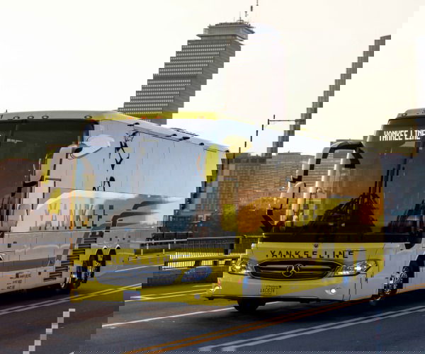 Újabb 15 darab Mercedes-Benz Tourridert vásárolt a Yankee Line