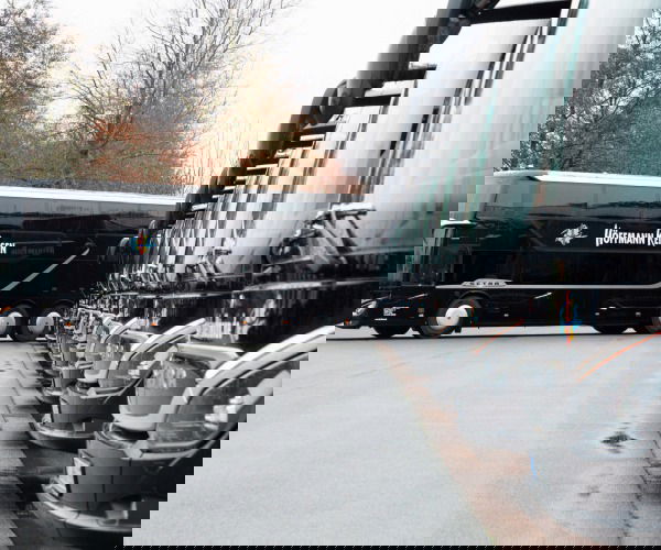 Setra prémium autóbuszokkal bővíti flottáját a német Höffmann Reisen és a svájci Intertours