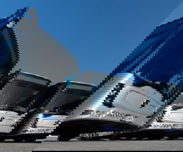 Átadták Kecskemét első vadonatúj Mercedes-Benz Conecto G csuklósait