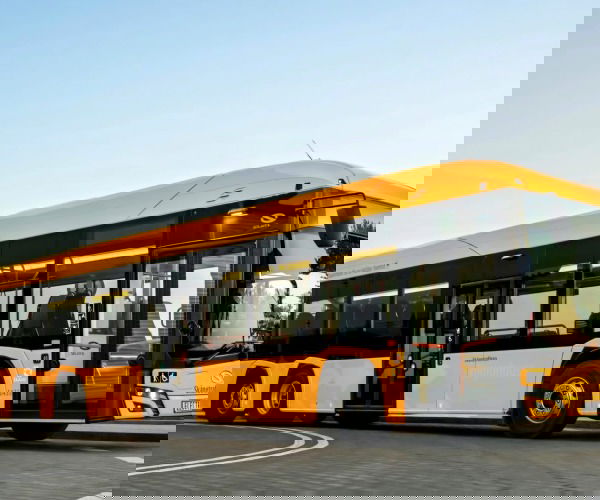 Közelít a 200 darabhoz a Solaris háromtengelyes villanybuszának rendelésállománya