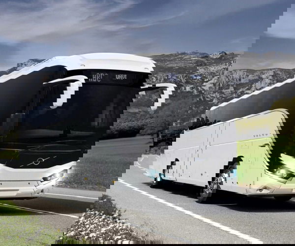 Új turistabuszt dob piacra a Volvo és az UNVI az Egyesült Királyságban és Írországban