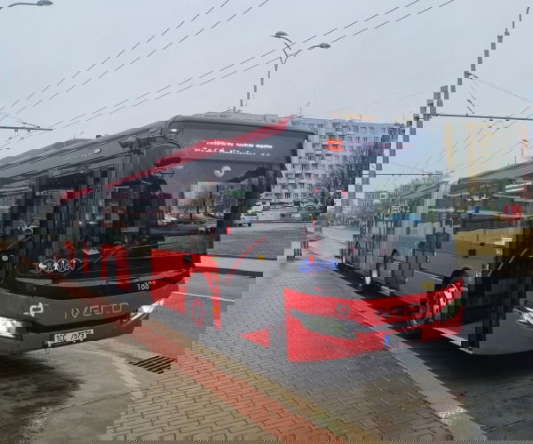Hat új lágyhibrid hajtású Iveco Urbanway csuklós autóbuszt állít forgalomba České Budějovice