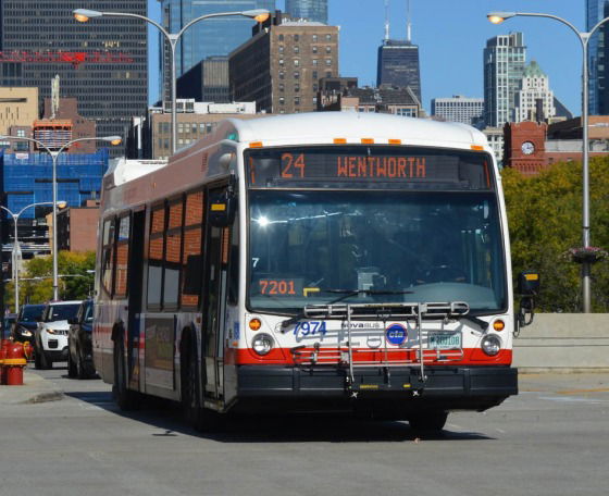 Mesterséges intelligencia segítségével szűrnék ki a buszsávokat blokkoló autósokat Chicagóban