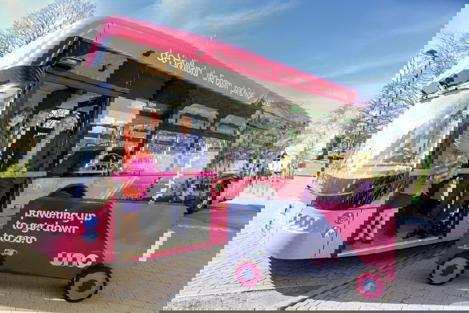Átadták a BYD eBus B12 brit piacos verziójának első öt példányát