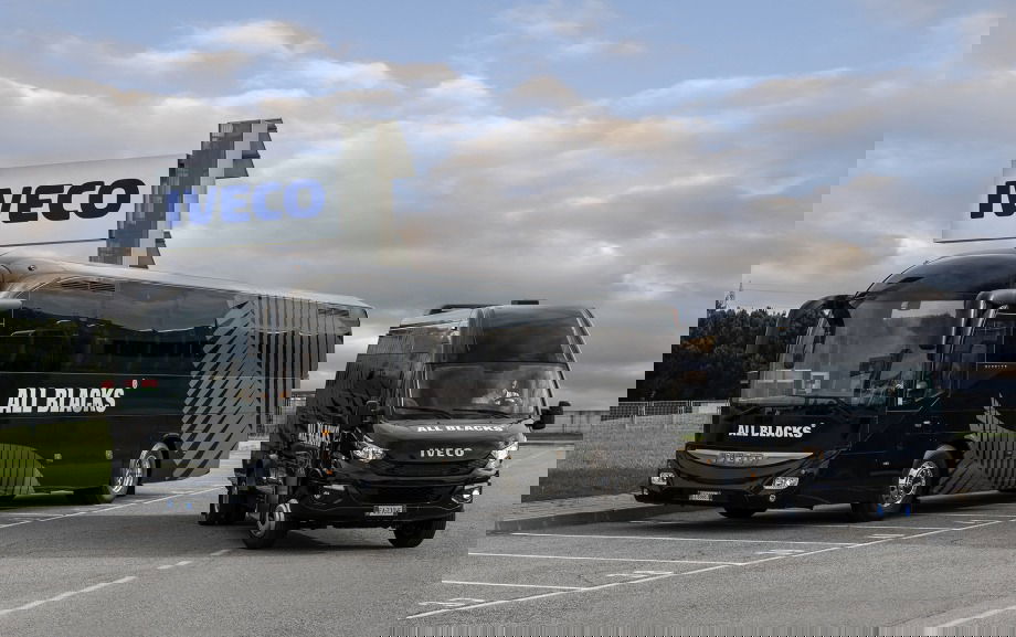 Alapításának ötvenedik évfordulóját ünnepli az Iveco 1 All Blacks MAGELYS and DAILY cimlapkep