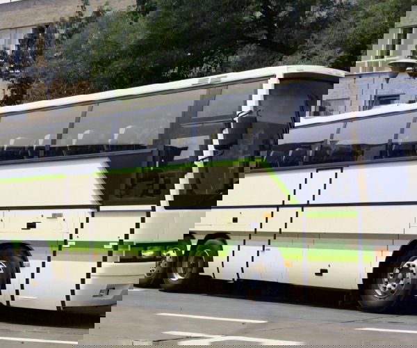 Az Ikarus távolsági zászlóshajója a Scania csúcstechnológiás háromtengelyes alvázán