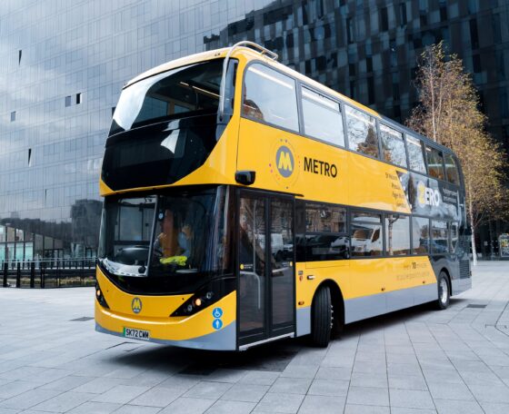 Megfelelő infrastruktúra nélkül nem megy – lassan egy éve vesztegelnek Aberdeen és Liverpool hidrogénbuszai