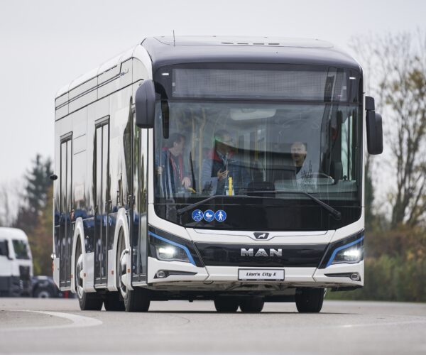Ismét elektromos MAN-nel, ezúttal egy Lion’s City 10 E midivel bővül a V-Busz flottája