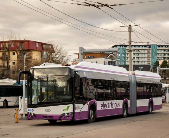 Bővül a kolozsvári elektromos buszflotta: újabb 22 Solaris csuklós e-buszt rendel a város