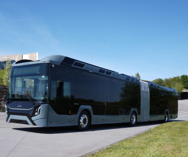 Már zajlanak a Castrosua NELEC sorozat BYD alvázas csuklós verziójának közúti próbafutásai