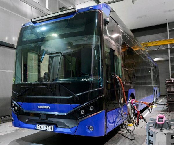 Háromtengelyes villanybuszt dob piacra a Castrosua