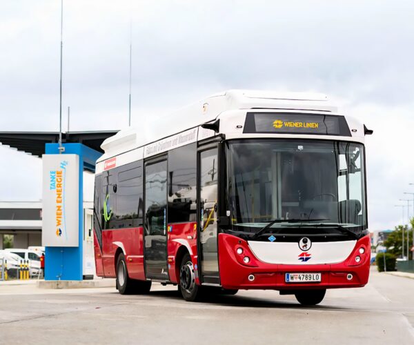 Megérkezett a Wiener Linienhez a 10 darabos, hidrogén-hatótávnövelős Rampini Hydron flotta