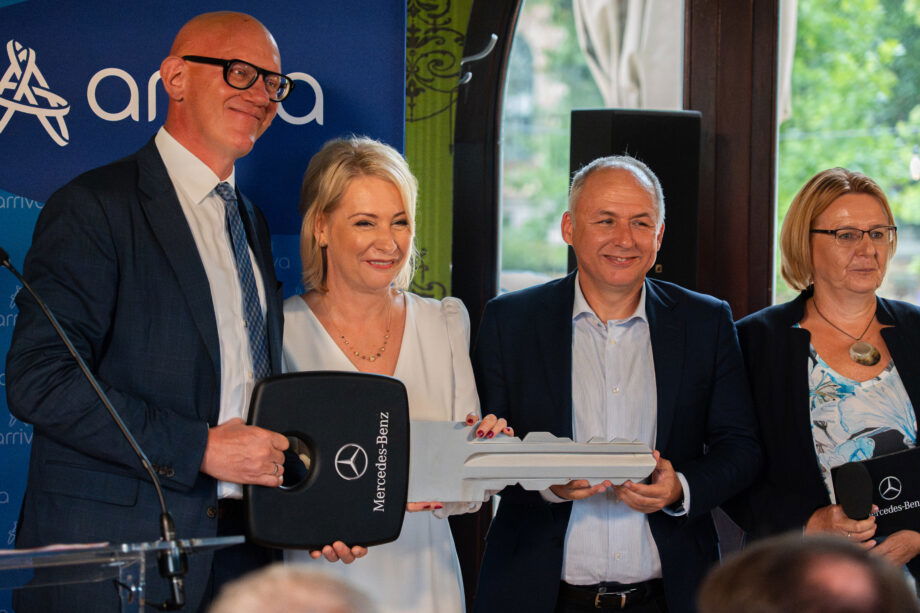 Bemutatkoztak az ArrivaBus vadonatúj Mercedes-Benz Citaro G autóbuszai 4 AO CT atado csoportkep