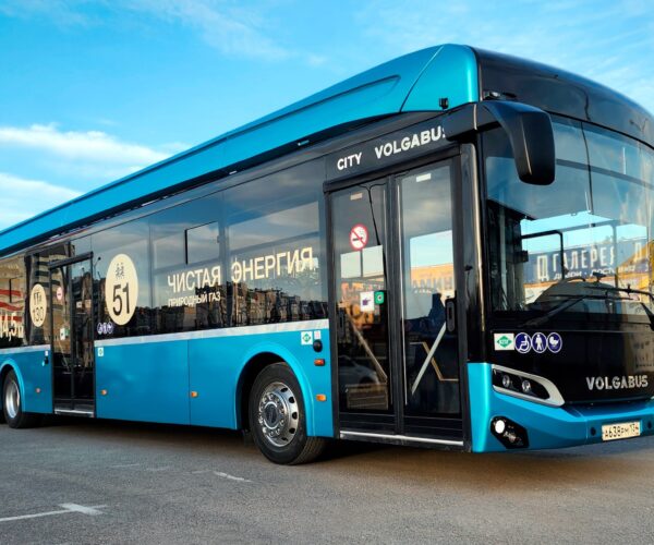 Háromtengelyes gázüzemű típussal bővül a Volgabus kínálata