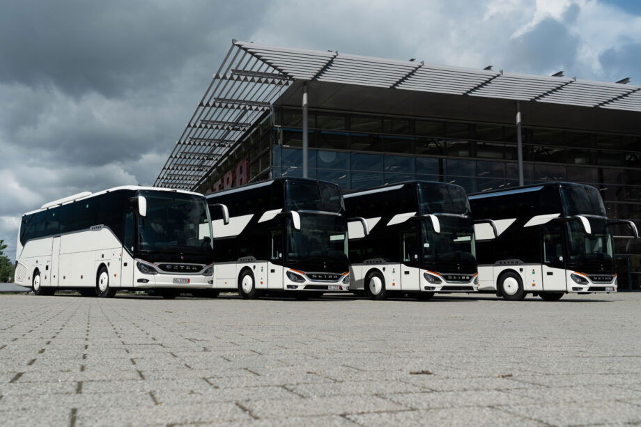 Újabb négy emeletes és egy egyszintes Setra luxusbusszal bővítette flottáját a debreceni Grand Tours